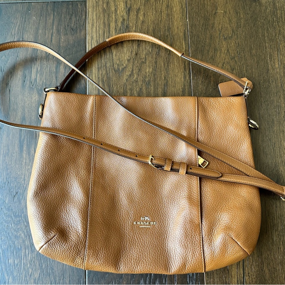 Brown / tan coach shoulder bag in pebble leather
